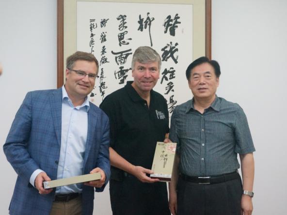 加拿大百年理工学院代表团访问基金会